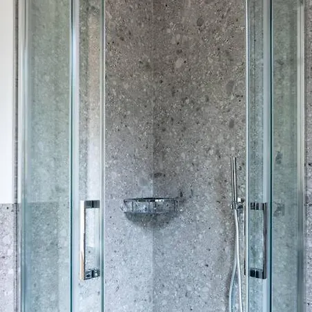 Isaia - 10 Minutes From Piazza Maggiore Apartmán *