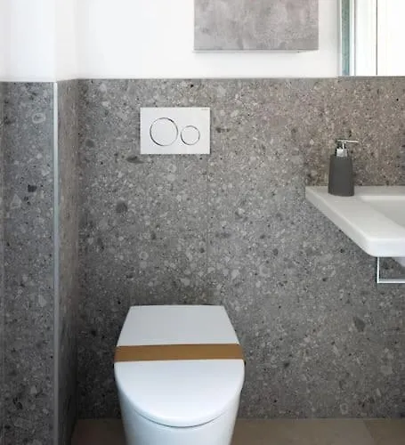 Isaia - 10 Minutes From Piazza Maggiore شقة بولونيا